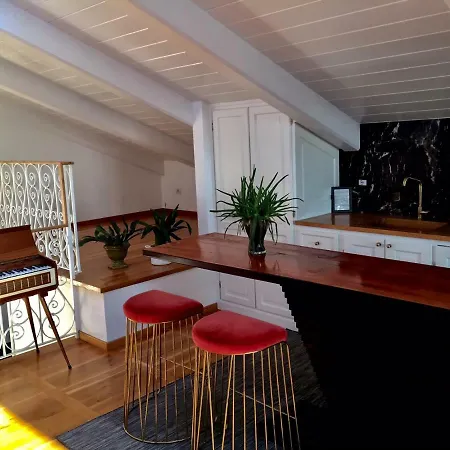 Apartment Mansarda Con Terrazza E Idromassaggio