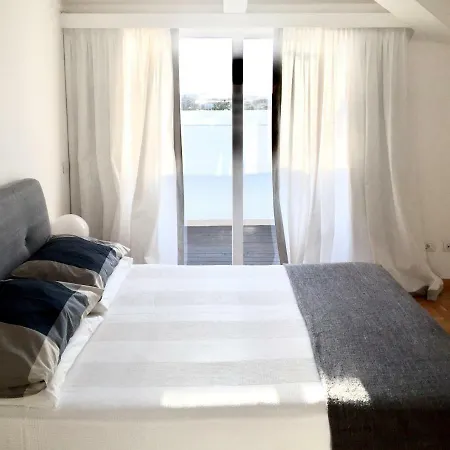 Mansarda Con Terrazza E Idromassaggio Apartment Forte dei Marmi